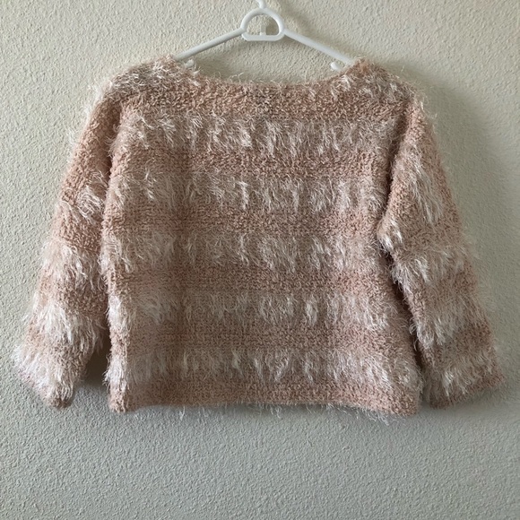 Forever21 light peachy/pink color semi-cropped sweater size small - Picture 4 of 7